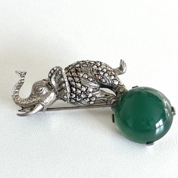 Vintage 925 Sterling Silver Marcasite Elephant Green Onyx Animal Brooch Pin - Picture 2 of 11
